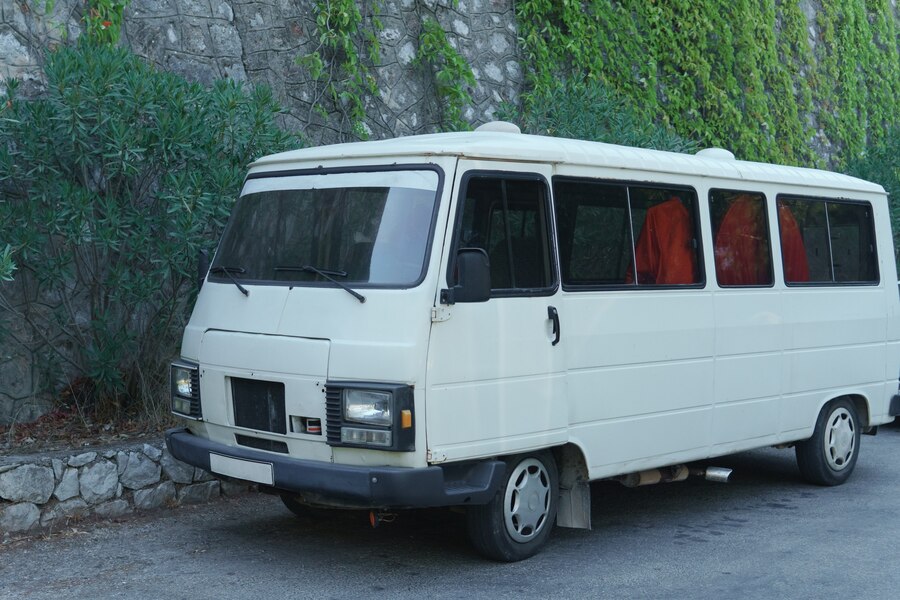 tempo traveller hire in Noida